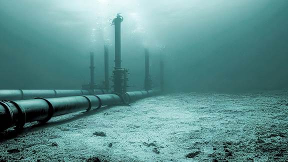 Subsea pipelines on the ocean floor illustrating induction heating applications for oil and gas infrastructure at ENRX
