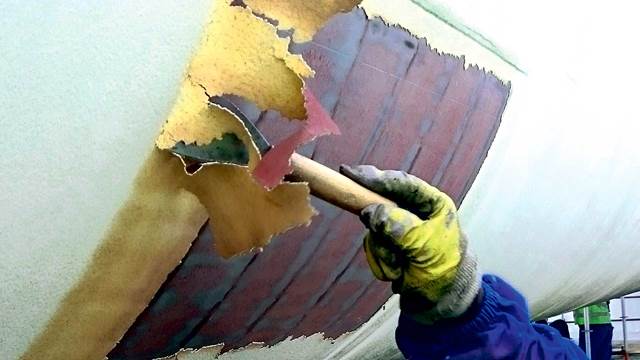 Manual coating removal from pipeline surface using induction heating technology