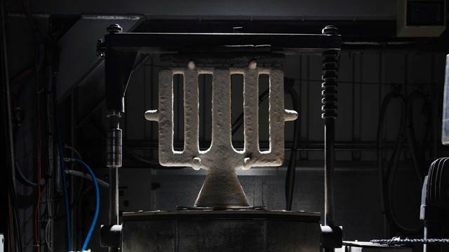 Ceramic crucible and induction heating setup used for controlled industrial metal melting