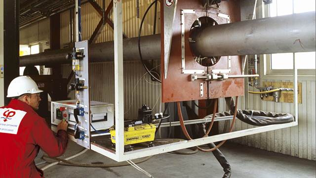 Induction heating equipment used for post‑heating a large industrial pipe