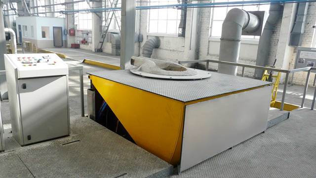 Tilting induction melting furnace designed for efficient metal handling, safe operation, and seamless integration into industrial foundry environments.