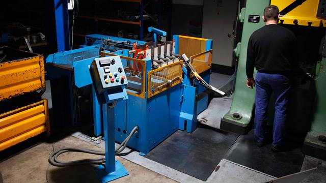 Industrial induction forging system using induction heating for efficient metal forming