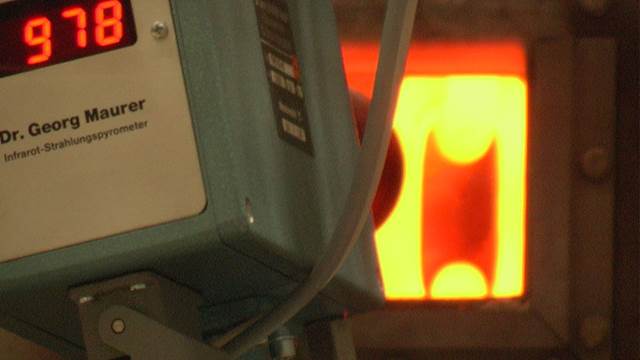 Optical infrared heat sensor measuring temperature during ENRX induction chain hardening