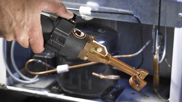 Refrigeration tubing and copper connections heated with ENRX induction tool for brazing