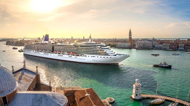 Cruise ship entering a harbor where ENRX induction heating is used for deck and bulkhead straightening in shipbuilding and marine maintenance