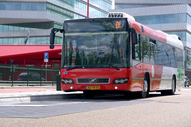 Wireless opportunity charging helped to significantly reduce the battery capacity required. Instead of driving around tons of batteries, the buses focus on transporting people.