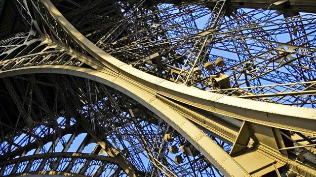 Eiffel Tower and induction heating