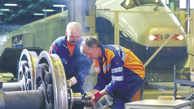 Induction heating is used for disassembling-and-assembling-of-bearing-rings-at-a-railway-repair-shop.