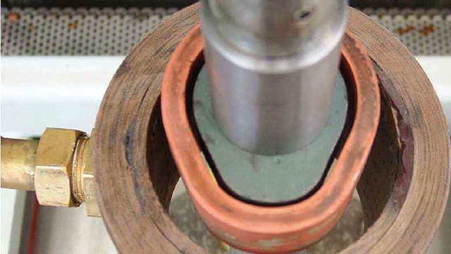 Customised coil for induction hardening of camshafts