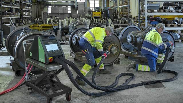 ENRX Minac Twin induction heating equipment for shrink-fitting railway wheels
