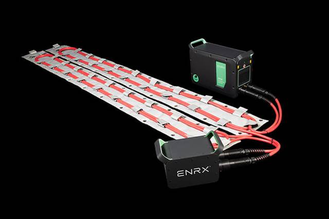 Cables de calentamiento por inducción ENRX Ventac tejidos a través de una manta aislante flexible para el calentamiento de placas planas